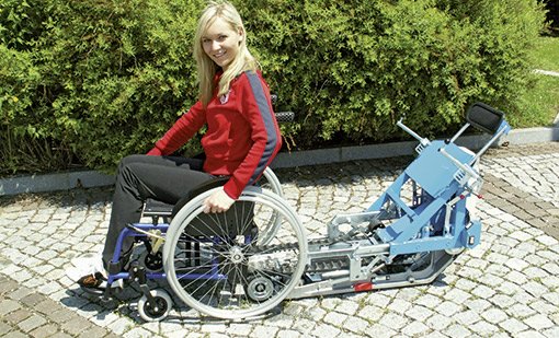 Anwendungsbeispiel für die selbstfahrende Treppenraupe STAIRMAX im Außenbereich