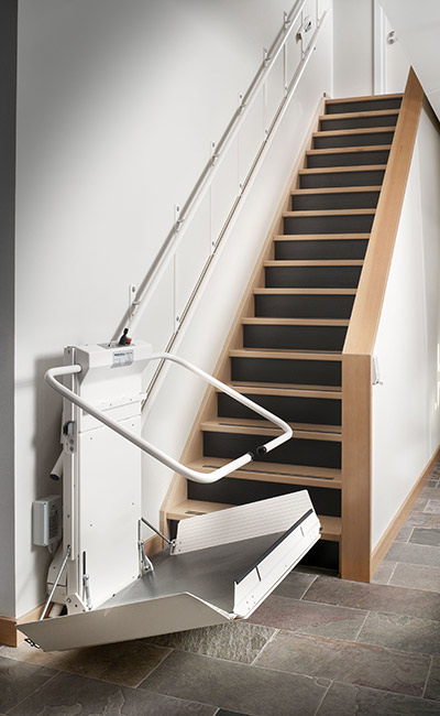 Anwendungsbeispiel für den Plattformtreppenlift DELTA im Innenbereich